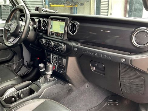 Used 2021 Jeep Wrangler Unlimited Rubicon w/ Trailer Tow Package image 19