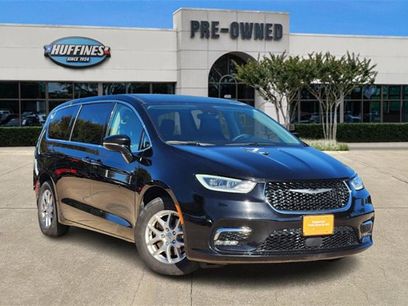 Used 2024 Chrysler Pacifica Touring-L
