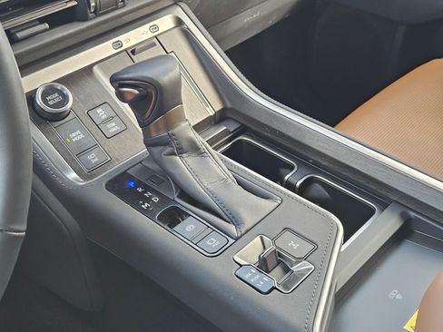 Used 2025 Lexus GX 550 w/ Accessory Package (2T) AWD/4WD image 20