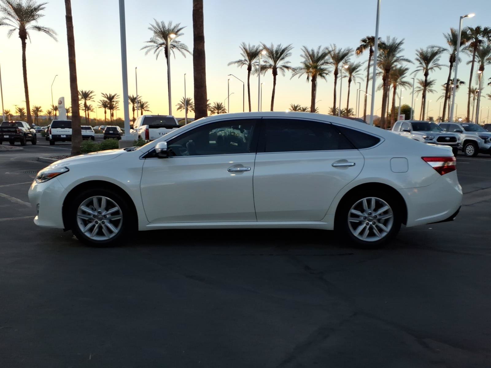 Used 2013 Toyota Avalon XLE FWD image 7
