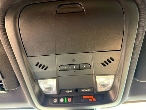 Used 2022 Chevrolet Equinox Premier AWD/4WD image 29