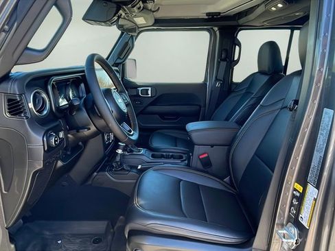 Used 2025 Jeep Gladiator Sport image 21