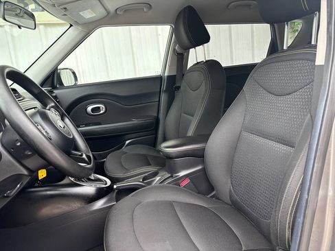 Used 2016 Kia Soul + FWD image 10
