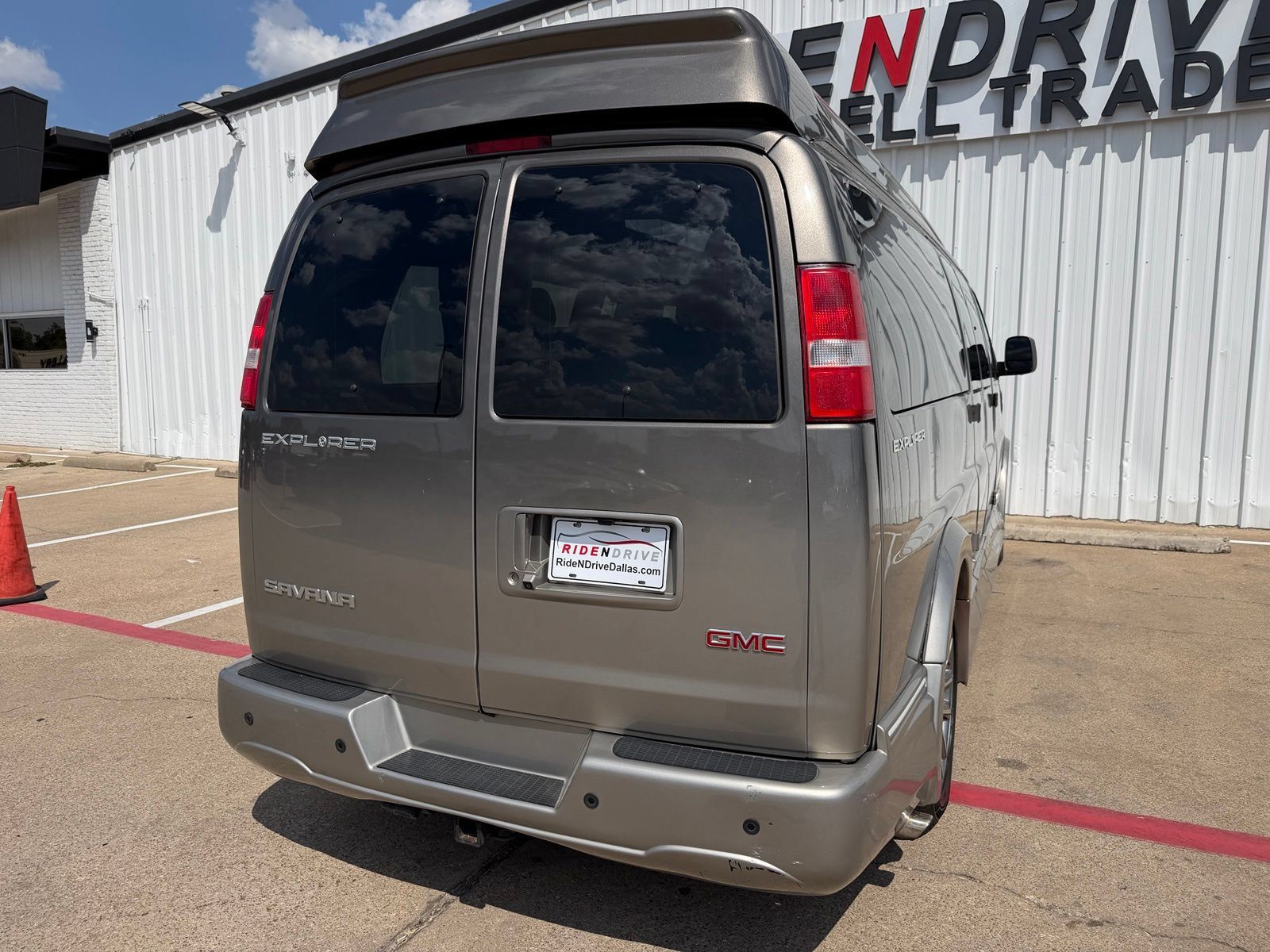 Used 2020 GMC Savana 2500 Extended w/ Enhanced Convenience Package RWD image 7