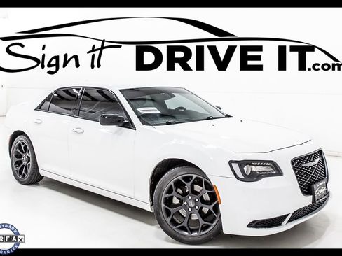 Used 2023 Chrysler 300 Touring w/ Sport Appearance Package image 1