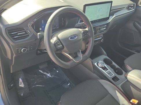 Used 2025 Ford Escape ST-Line w/ Tech Pack #1 FWD image 9