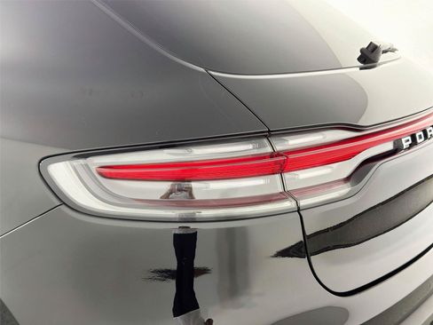 Certified 2024 Porsche Macan AWD/4WD image 16