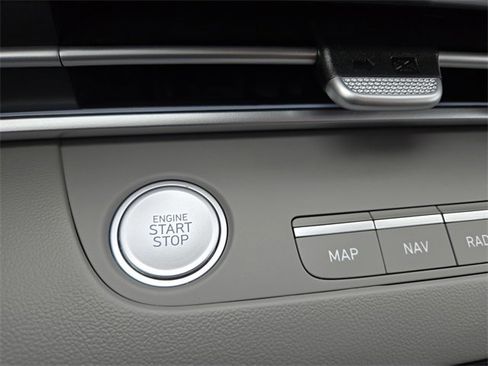 New 2025 Hyundai Elantra SEL image 19