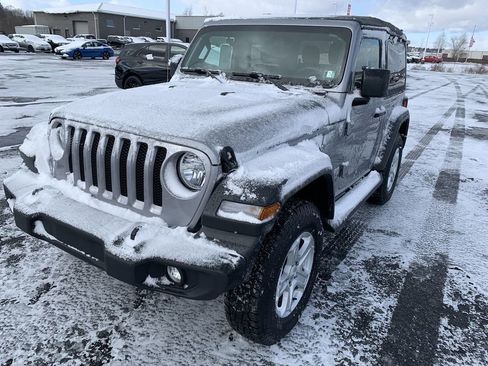 Used 2019 Jeep Wrangler Sport image 4