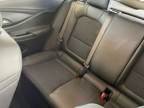 Used 2025 Buick Envista Preferred image 37