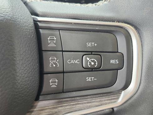 Used 2024 Jeep Wagoneer Series III w/ Premium Group I AWD/4WD image 26