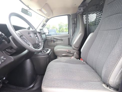 Used 2024 GMC Savana 2500 w/ Driver Convenience Package RWD image 2