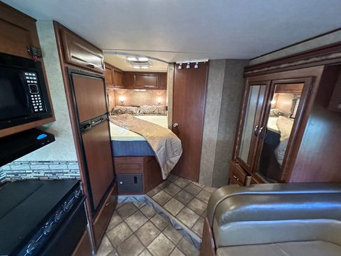 Used 2014 Ford E-350 and Econoline 350 Super Duty Wagon w/ Motorhome Prep Package image 37