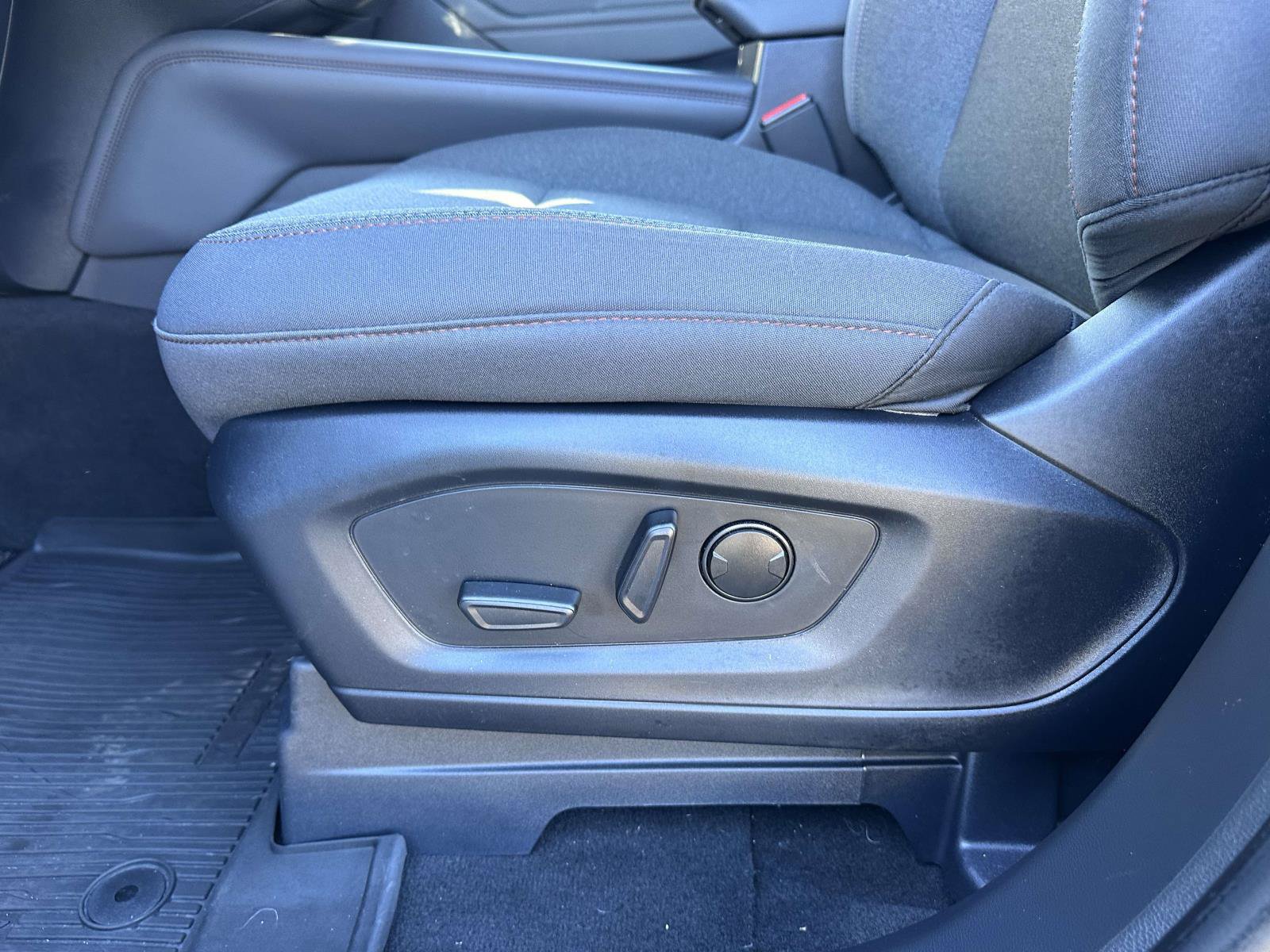 Used 2026 Ford Explorer Active AWD/4WD image 11