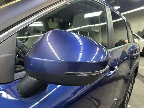 Used 2022 Nissan Rogue SV image 11