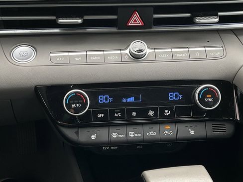 Used 2025 Hyundai Elantra SEL image 32