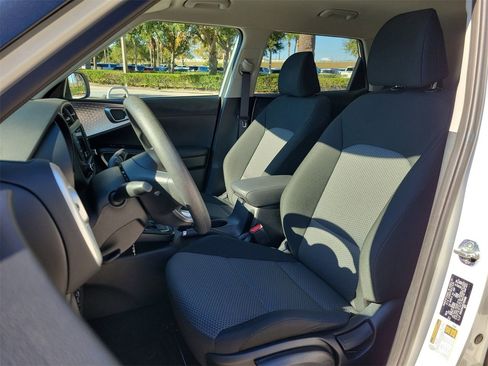 Used 2025 Kia Soul LX w/ LX Technology Package image 15