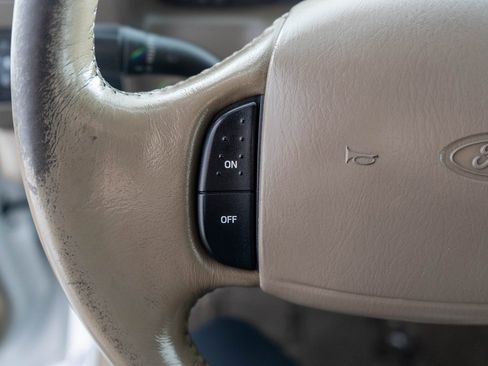 Used 2000 Ford F250 Lariat image 15