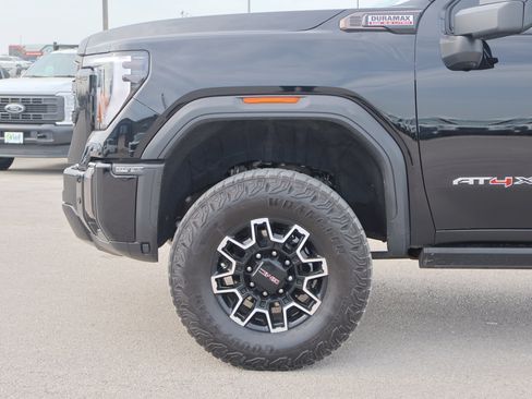 Used 2024 GMC Sierra 2500 AT4X image 16