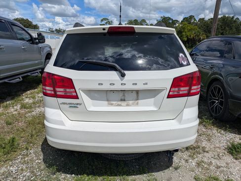 Used 2019 Dodge Journey SE FWD image 4