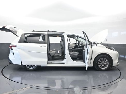 Used 2021 Toyota Sienna XLE image 76
