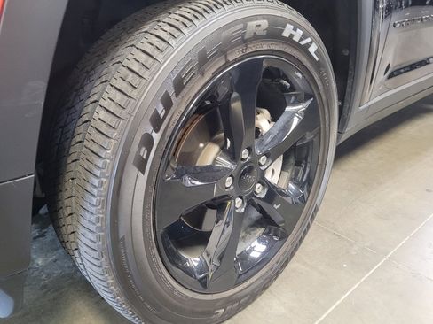 Used 2023 Jeep Grand Cherokee Altitude AWD/4WD image 31