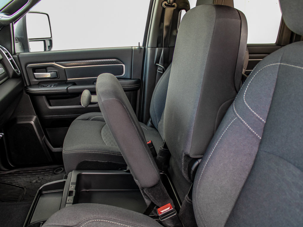 Used 2025 RAM 3500 Big Horn AWD/4WD image 25