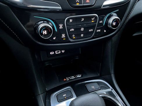 Certified 2022 Chevrolet Equinox Premier image 25