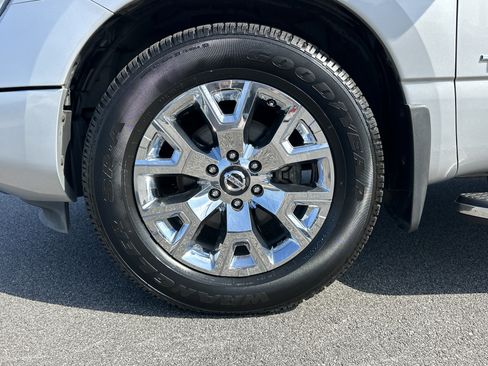 Used 2020 Nissan Titan SL w/ Moonroof Package RWD image 11