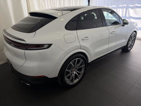Certified 2025 Porsche Cayenne Coupe image 9