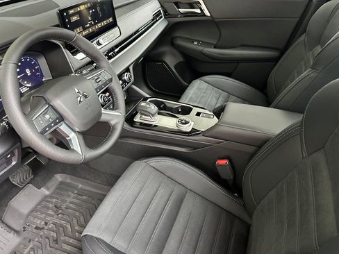 New 2026 Mitsubishi Outlander SE image 9