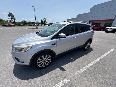 Used 2017 Ford Escape Titanium AWD/4WD image 4