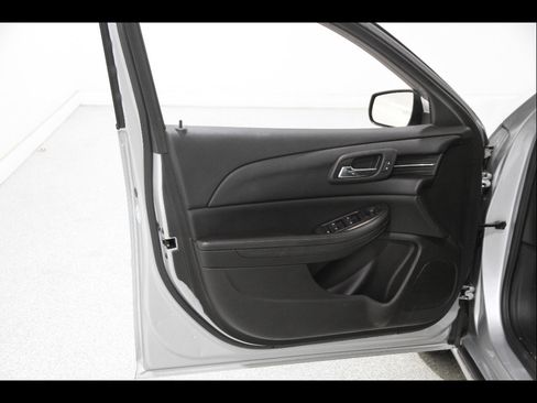 Used 2016 Chevrolet Malibu LT w/ Power Convenience Package image 4