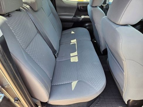 Used 2021 Toyota Tacoma SR5 AWD/4WD image 19