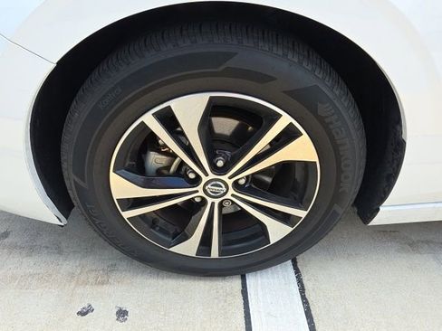 Used 2022 Nissan Sentra SV w/ All-Weather Package image 10