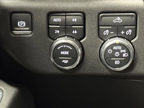 Used 2024 GMC Sierra 1500 Elevation image 26
