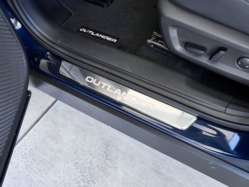 Used 2025 Mitsubishi Outlander SE FWD image 21