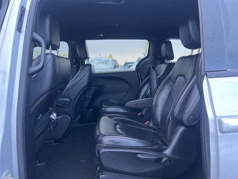 Used 2022 Chrysler Pacifica Touring-L w/ S Appearance Package image 24