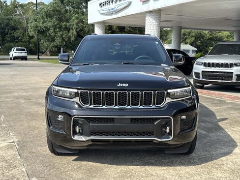Used 2025 Jeep Grand Cherokee Overland w/ Luxury Tech Group IV AWD/4WD image 2