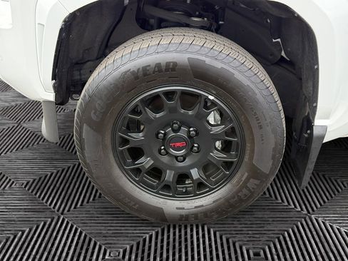 Used 2025 Toyota Tacoma SR5 AWD/4WD image 14