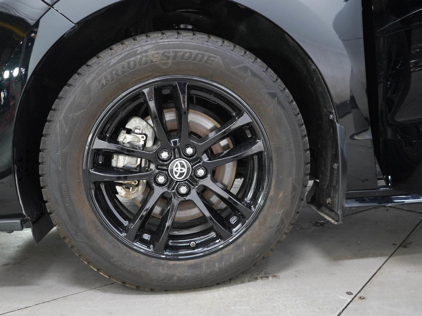 Used 2025 Toyota Sienna XSE AWD/4WD image 31