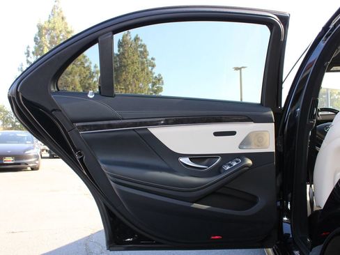 Used 2015 Mercedes-Benz S 550 Sedan image 14
