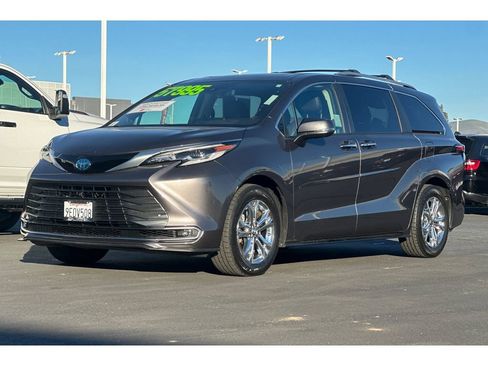 Certified 2023 Toyota Sienna Platinum image 8