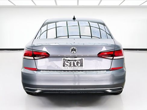 Used 2022 Volkswagen Passat 2.0T SE FWD image 5