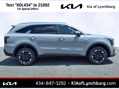 New 2025 Kia Sorento S image 3