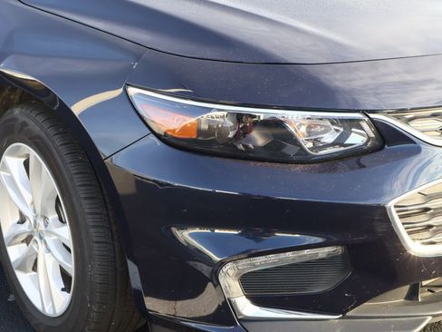 Used 2017 Chevrolet Malibu LT image 4