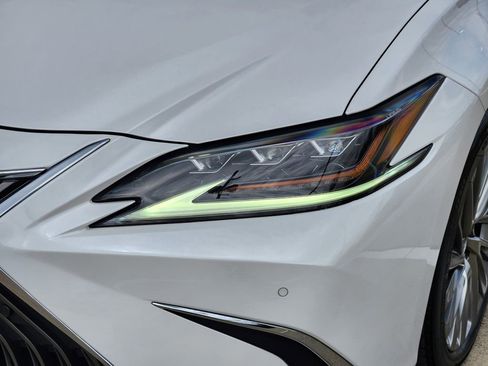 Used 2019 Lexus ES 350 Ultra Luxury w/ Accessory Package 2 FWD image 9