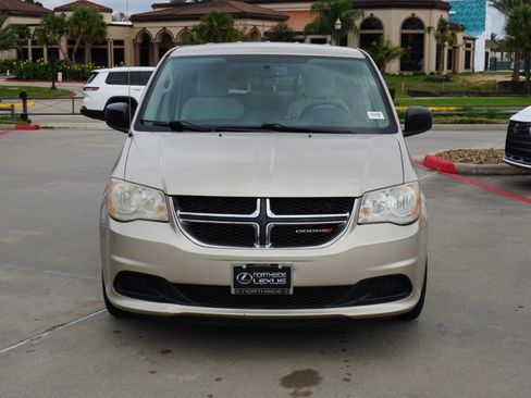 Used 2013 Dodge Grand Caravan SE image 2