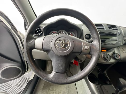 Used 2011 Toyota RAV4 4WD image 17