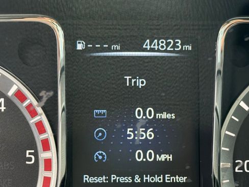 Used 2017 Nissan Titan SL image 26